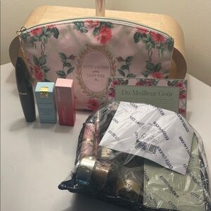 🚨1 Day Sale🚨Estee Lauder Pink and Green Floral Cosmetic  with 8 New Products